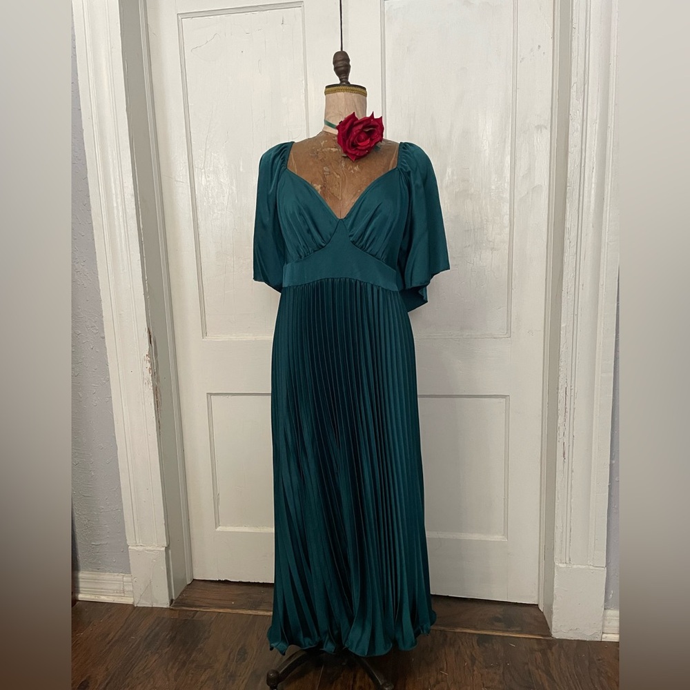 Teal Dress with Pleated Skirt and Sweetheart Neckline